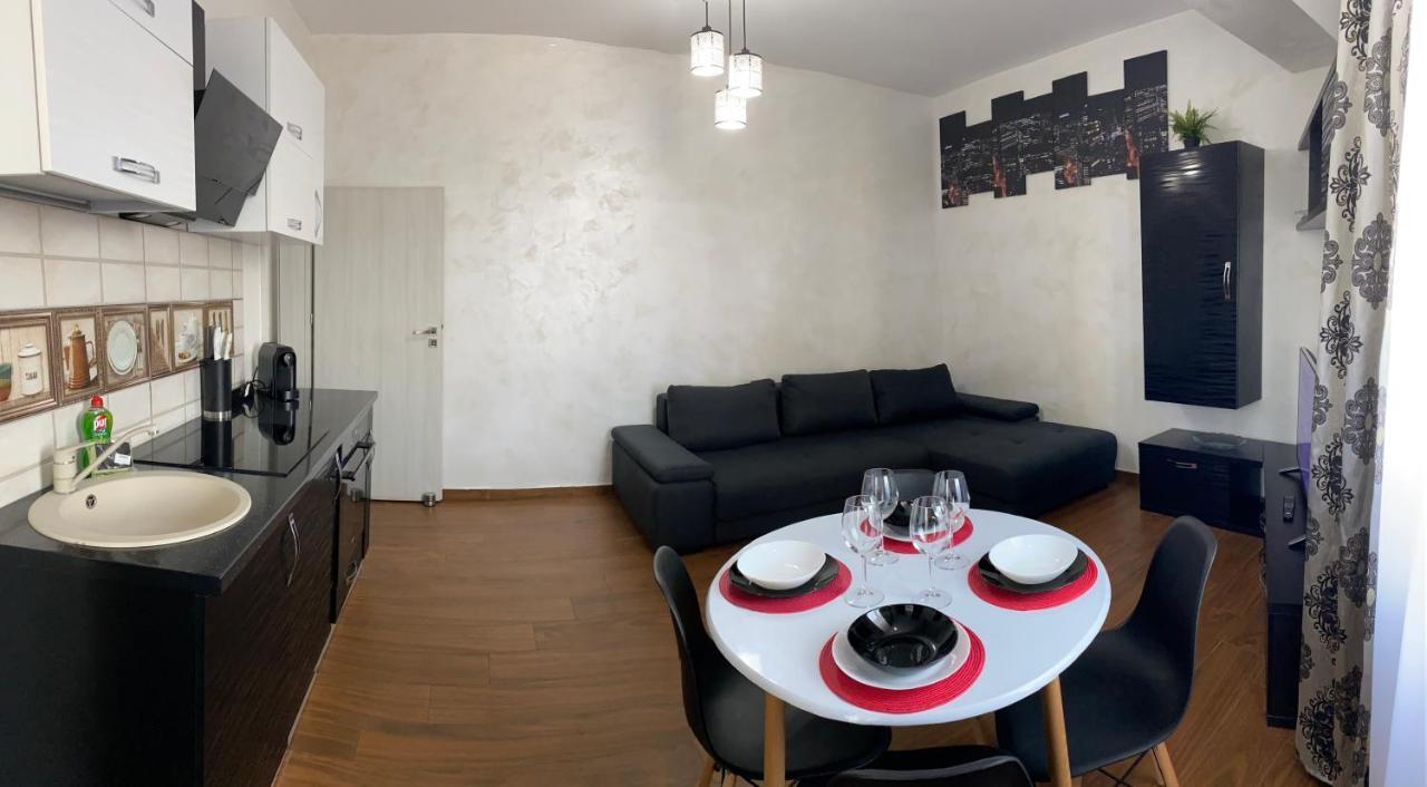 Twin Residence Five Mamaia Exterior foto